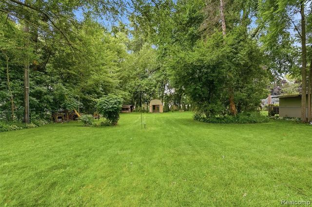 32425 Cloverdale Avenue, Farmington, MI 48336
