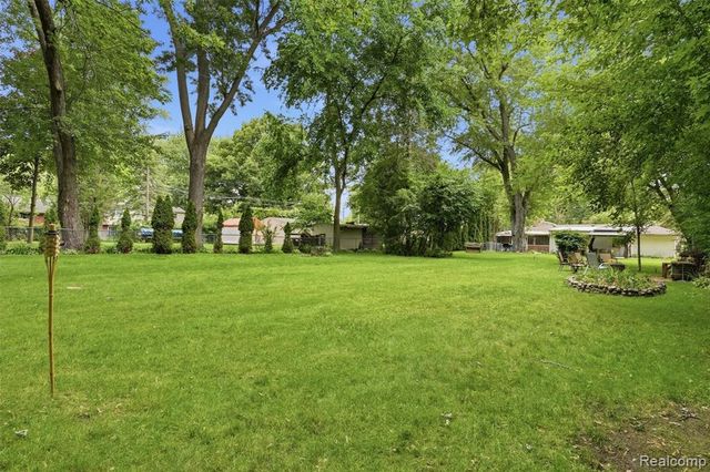 32425 Cloverdale Avenue, Farmington, MI 48336
