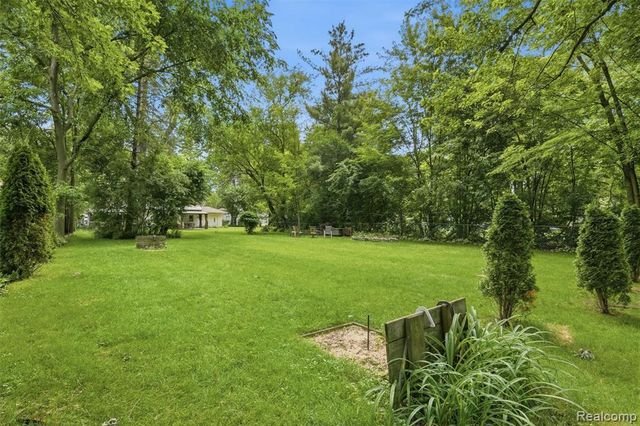32425 Cloverdale Avenue, Farmington, MI 48336