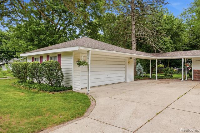32425 Cloverdale Avenue, Farmington, MI 48336