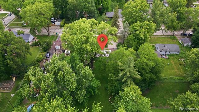 32425 Cloverdale Avenue, Farmington, MI 48336