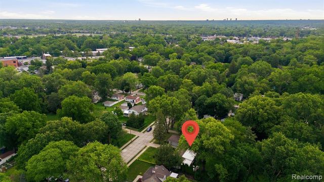 32425 Cloverdale Avenue, Farmington, MI 48336