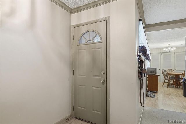 32425 Cloverdale Avenue, Farmington, MI 48336