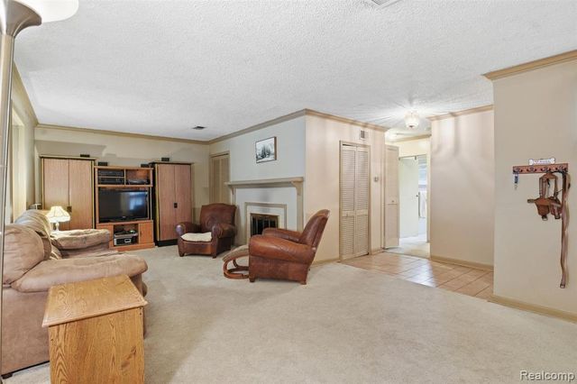32425 Cloverdale Avenue, Farmington, MI 48336