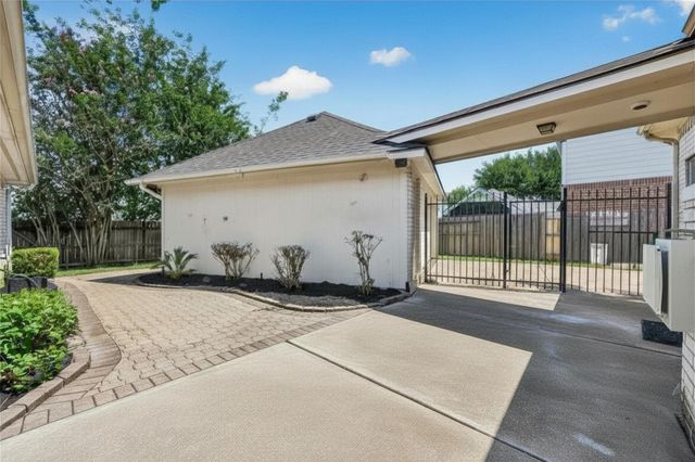 2726 Martinec Drive, Pearland, TX 77584
