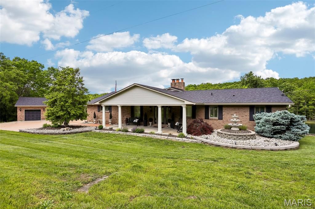 Image 2 of property listing at 3589 State Route 110, De Soto, MO 63020
