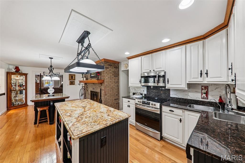 Image 11 of property listing at 3589 State Route 110, De Soto, MO 63020