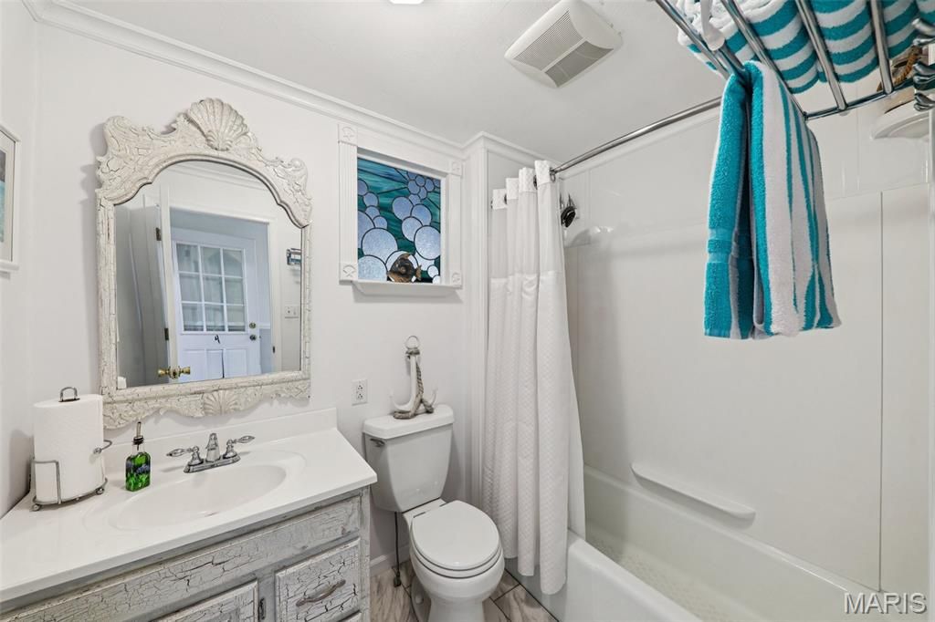 Image 16 of property listing at 3589 State Route 110, De Soto, MO 63020