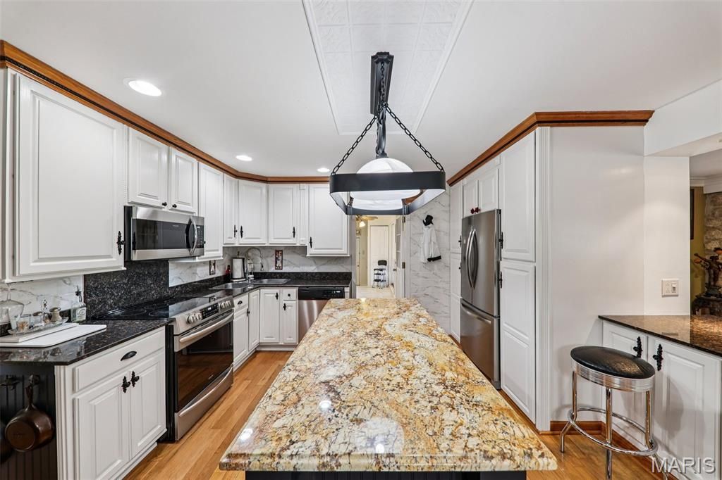 Image 9 of property listing at 3589 State Route 110, De Soto, MO 63020