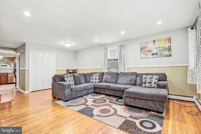 609 E OAK ST, Norristown, PA 19401