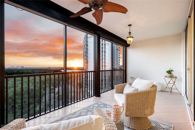 455 Cove Tower DR 902, Naples, FL 34110