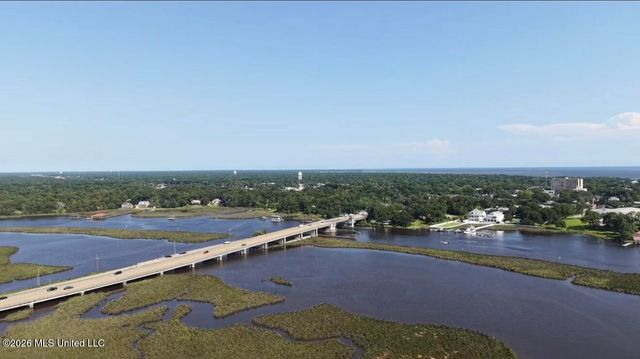 5629 Shore Drive, Ocean Springs, MS 39564
