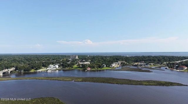5629 Shore Drive, Ocean Springs, MS 39564