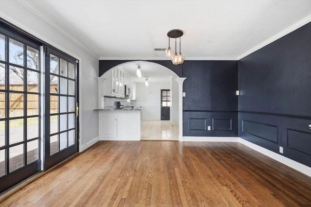 9403 Thornberry Lane, Dallas, TX 75220