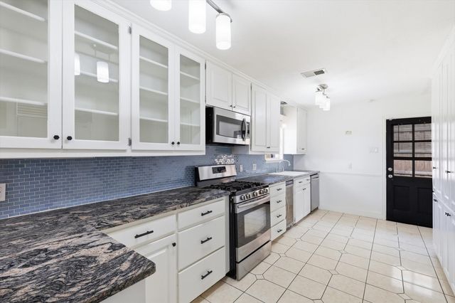 9403 Thornberry Lane, Dallas, TX 75220