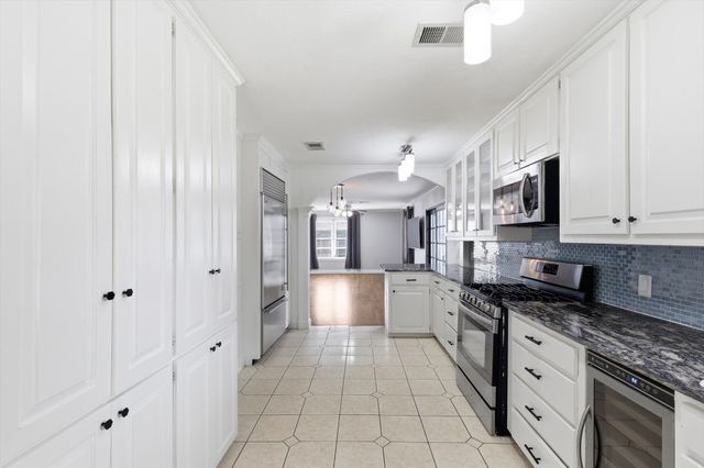 9403 Thornberry Lane, Dallas, TX 75220