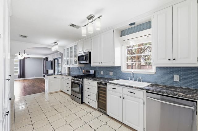 9403 Thornberry Lane, Dallas, TX 75220