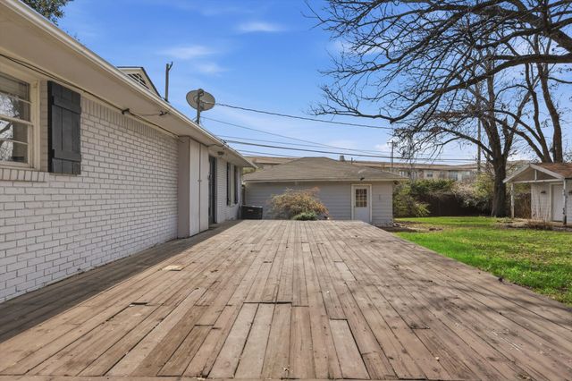 9403 Thornberry Lane, Dallas, TX 75220