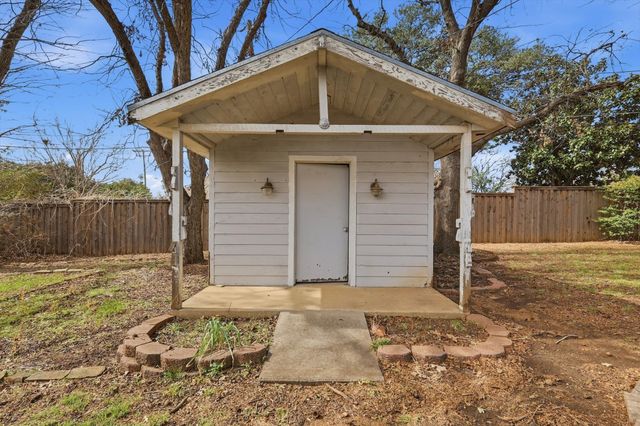 9403 Thornberry Lane, Dallas, TX 75220