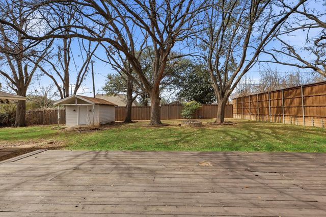 9403 Thornberry Lane, Dallas, TX 75220