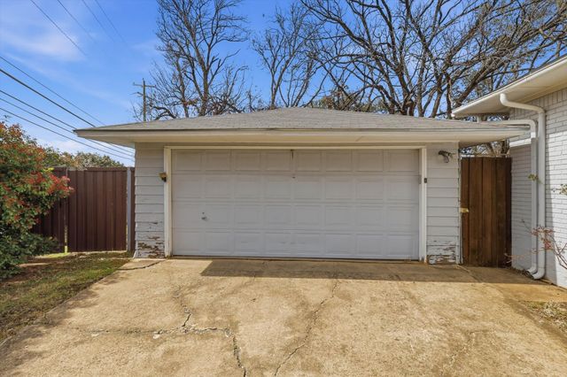 9403 Thornberry Lane, Dallas, TX 75220