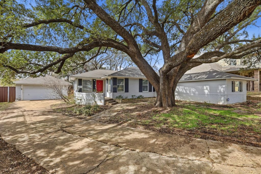 9403 Thornberry Lane, Dallas, TX 75220