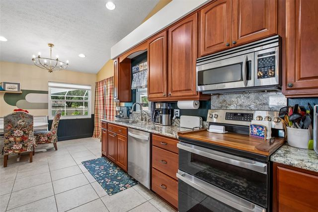 3949 APPLETREE DRIVE, Valrico, FL 33594