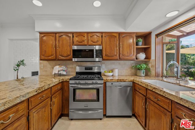 6131 Lockhurst Drive, Woodland Hills (los Angeles), CA 91367