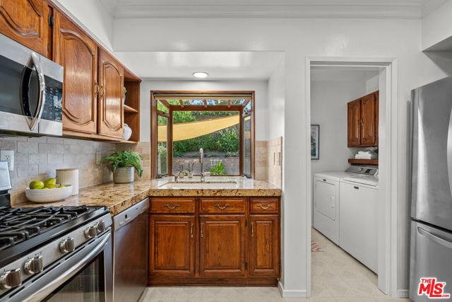 6131 Lockhurst Drive, Woodland Hills (los Angeles), CA 91367