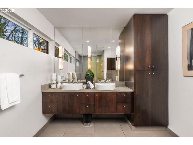 4808 Sw STONEBROOK Ct, Portland, OR 97239