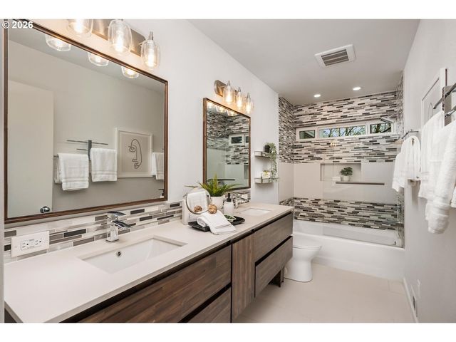 4808 Sw STONEBROOK Ct, Portland, OR 97239