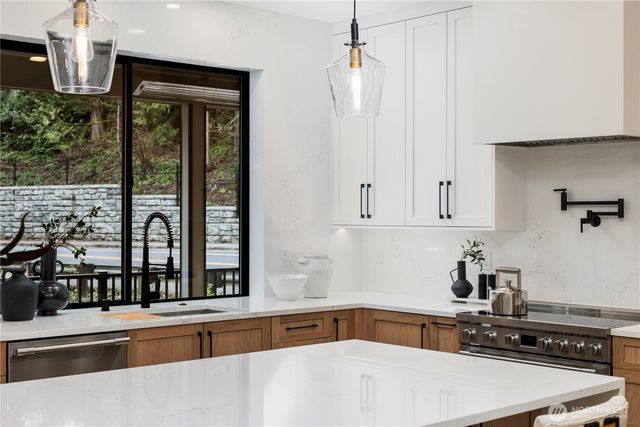 19926 68th Avenue NE, Kenmore, WA 98028