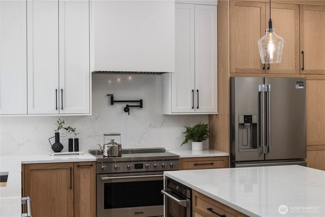 19926 68th Avenue NE, Kenmore, WA 98028