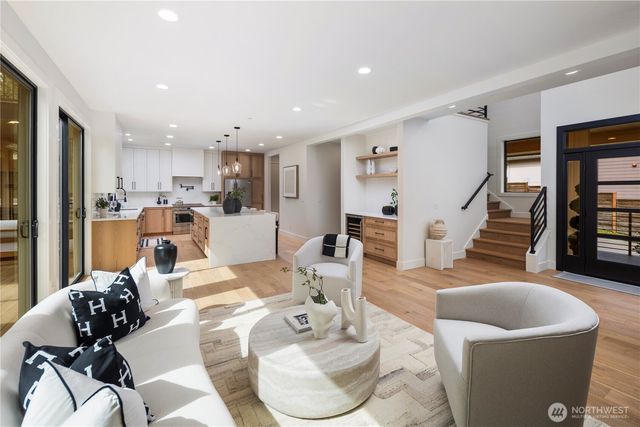 19926 68th Avenue NE, Kenmore, WA 98028