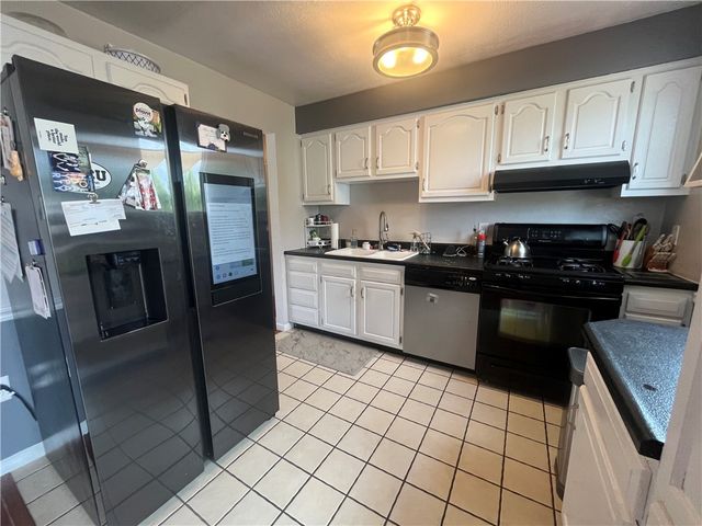 2464 Sunset Ave, North Huntingdon, PA 15642