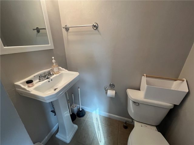 2464 Sunset Ave, North Huntingdon, PA 15642