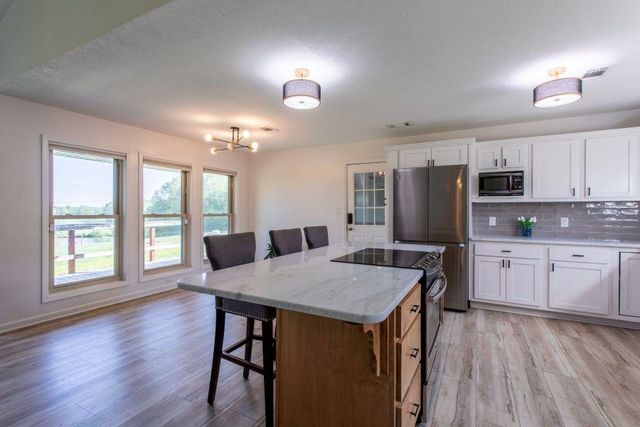 2720 Greensboro Road, Jonesboro, AR 72405