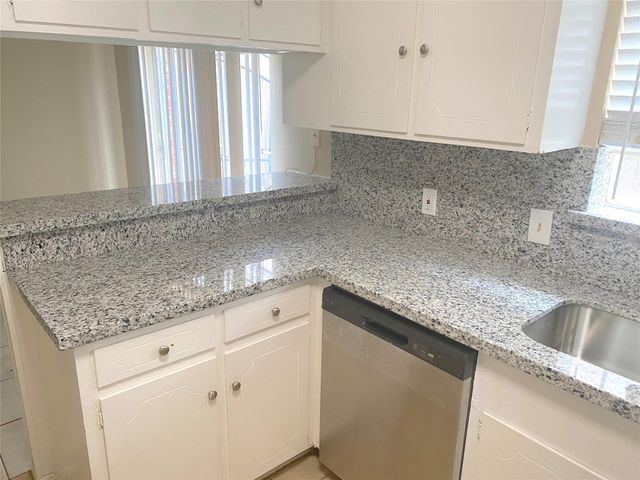 1403 Blalock Road 12, Houston, TX 77055