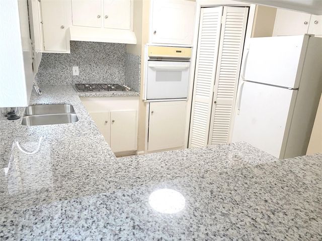 1403 Blalock Road 12, Houston, TX 77055