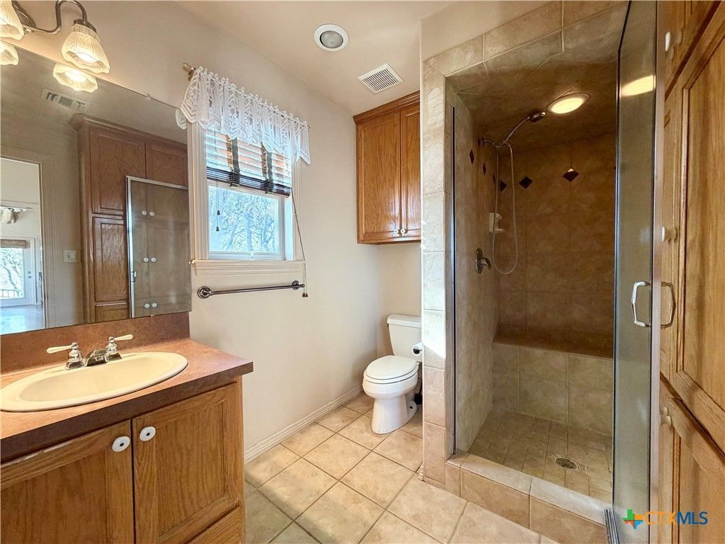 Image 20 of property listing at 15631 Fm 682, Yoakum, TX 77995