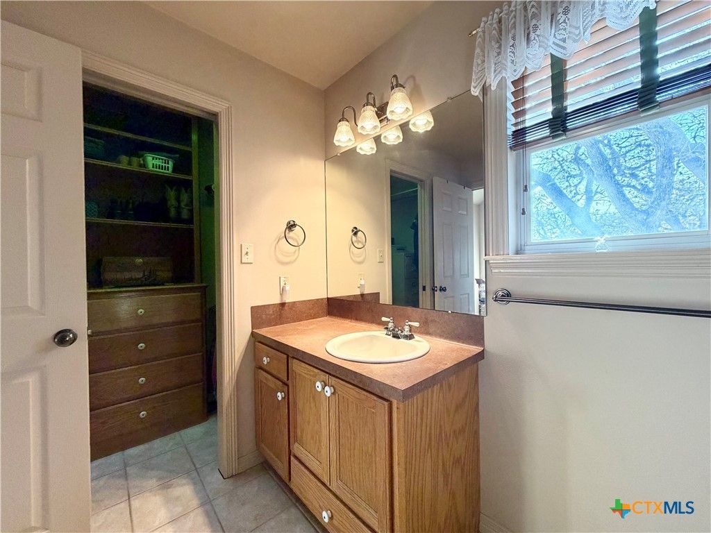 Image 21 of property listing at 15631 Fm 682, Yoakum, TX 77995