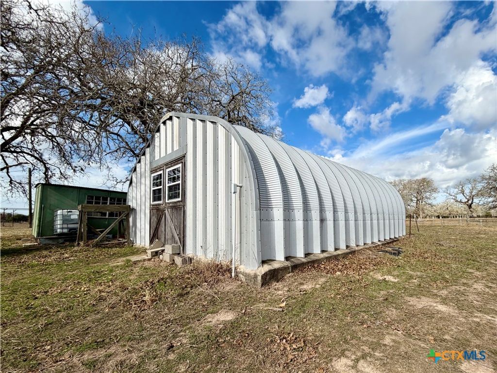 Image 31 of property listing at 15631 Fm 682, Yoakum, TX 77995