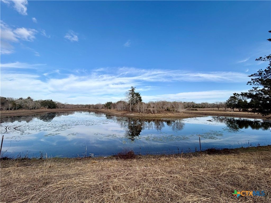 Image 7 of property listing at 15631 Fm 682, Yoakum, TX 77995