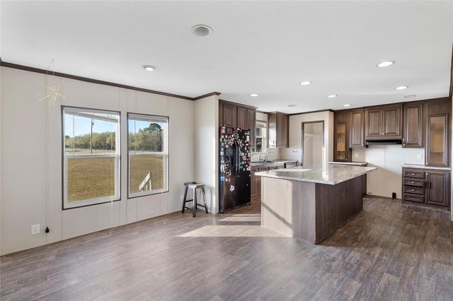 4423 W Bayshore Road, Anahuac, TX 77514