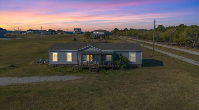 4423 W Bayshore Road, Anahuac, TX 77514