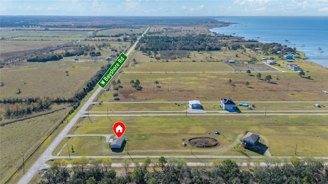 4423 W Bayshore Road, Anahuac, TX 77514