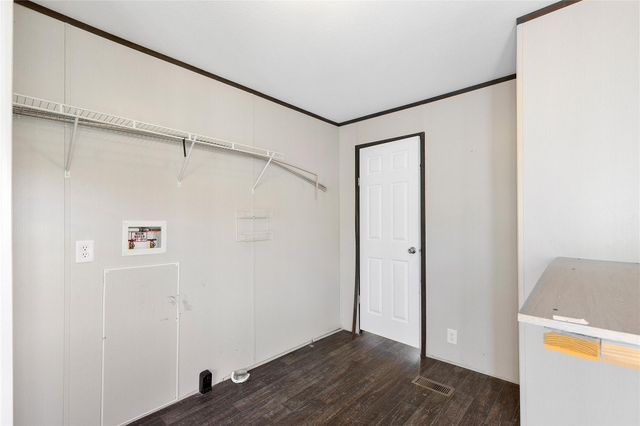 4423 W Bayshore Road, Anahuac, TX 77514