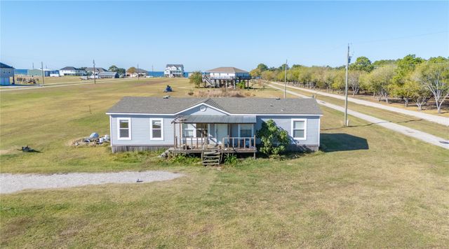 4423 W Bayshore Road, Anahuac, TX 77514