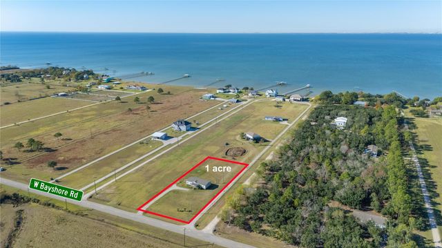 4423 W Bayshore Road, Anahuac, TX 77514