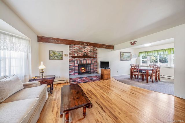 66 Henry Avenue, Babylon, NY 11702
